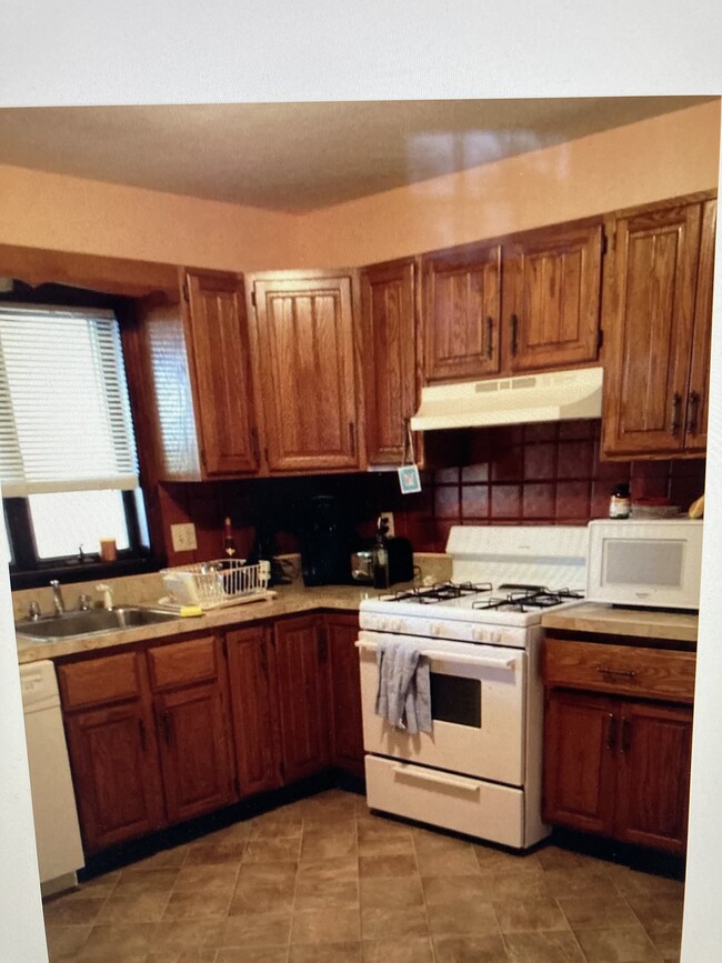 Building Photo - 336 Lagrange Rental
