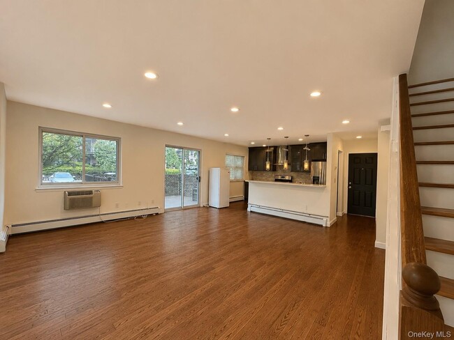 Photo - 330 Central Park Ave Unit F8