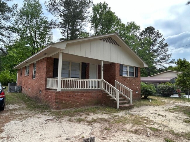 1529 Charter Dr