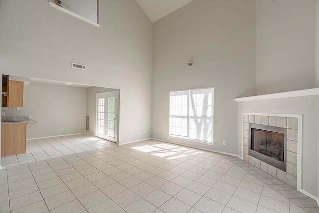 Photo - Daisy Ln 971-973 Unidad Daisy 973
