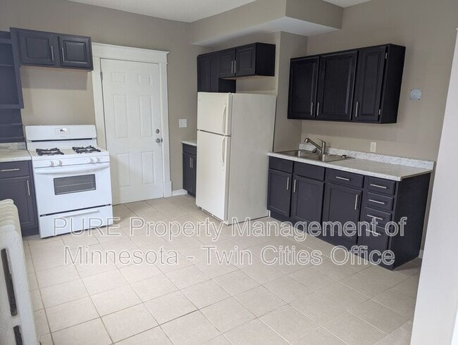 Building Photo - 605 Van Buren Ave Unit 1