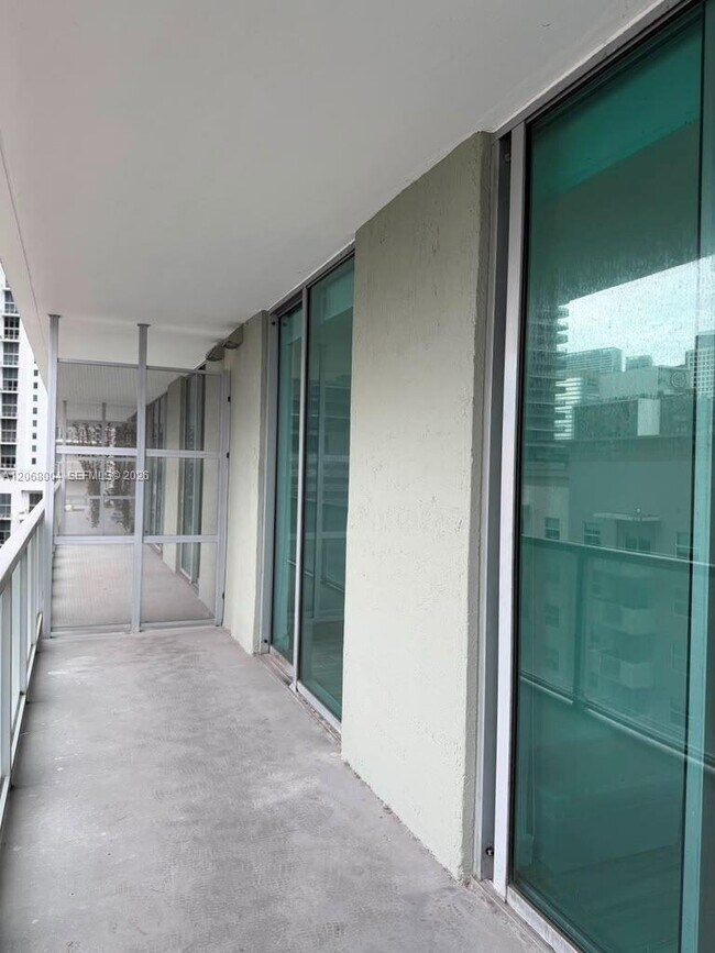 Photo - 1111 SW 1st Ave Unit 1722-N