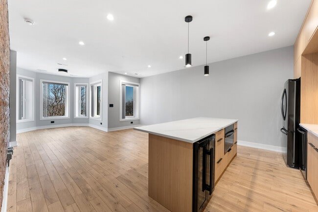 Photo - 7724 N Eastlake Terrace Unit 1