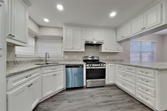 Photo - 5402 Woodville Ln