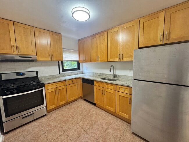 127 A7 4 bed 3 bath duplex! - Rye Village Apartments