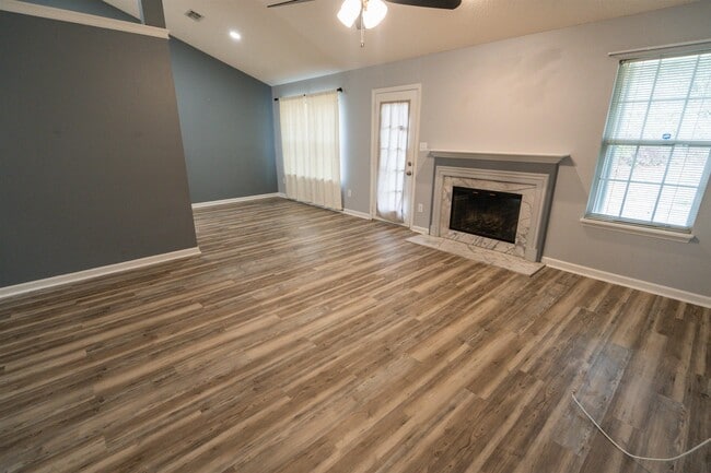 Photo - 1764 Folkstone Rd