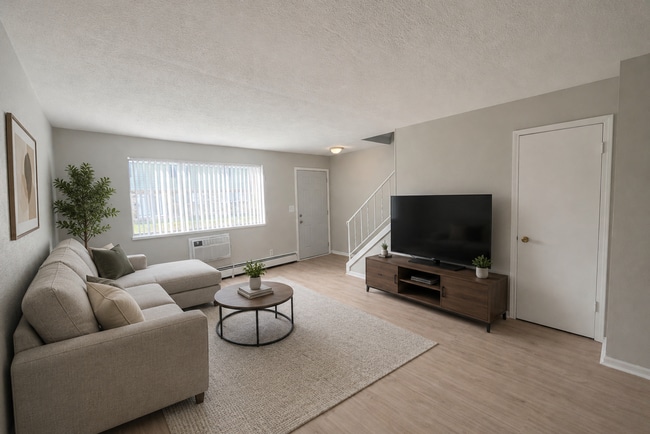 Building Photo - Newly Renovated 2 Bed, 1.5 Bath Townhome – Prime Location Near 28th Street Unit Apt 3