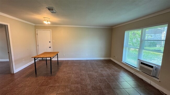 Building Photo - 1308 Trinity St Rental