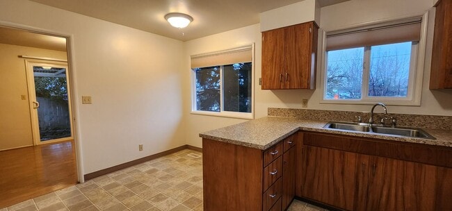 Photo - FREE MONTH OF RENT - $995 DEPOSIT - Corvallis House w/ Great Living Space and Yard