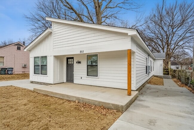 Building Photo - 851 Kippley St