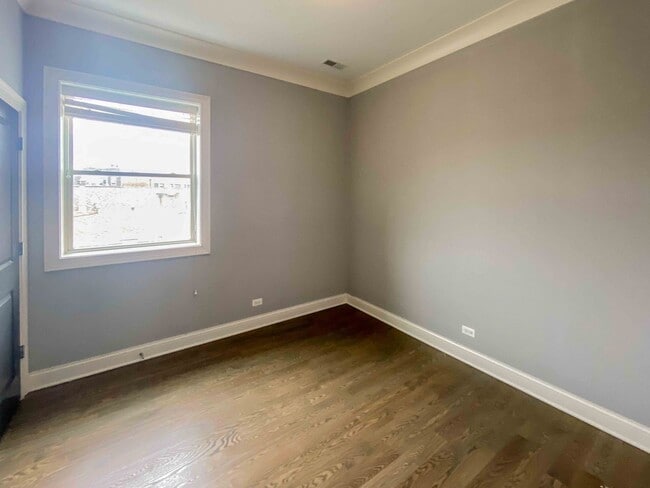 Photo - 1241 W Oakdale Ave Unit W3