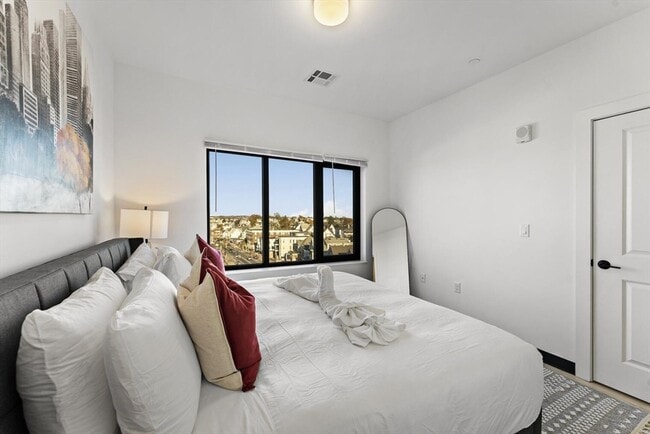 Photo - 600 Broadway Unidad 205