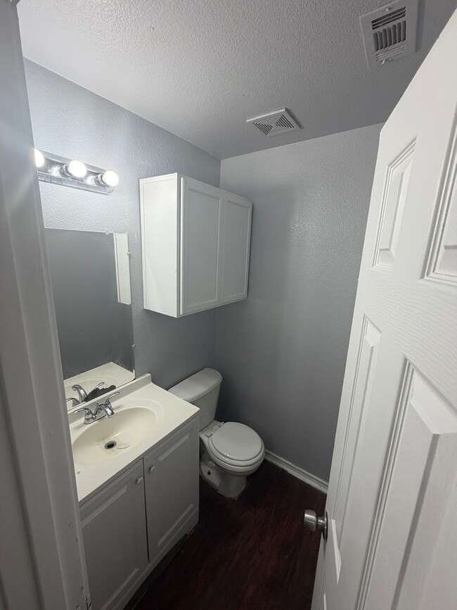 Photo - 3421-3423 Bright St Unit 3421