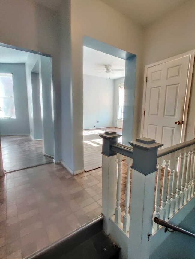 Photo - 4427 Athlone Ave