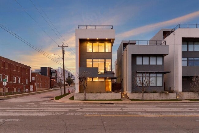 Photo - 841 NW 6th St