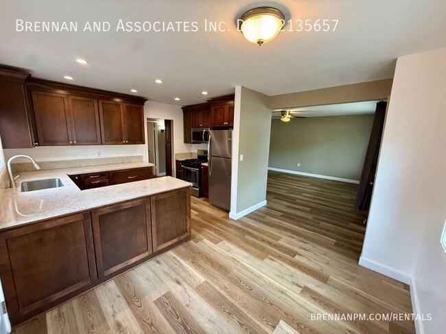 Photo - 1569 Parrot St