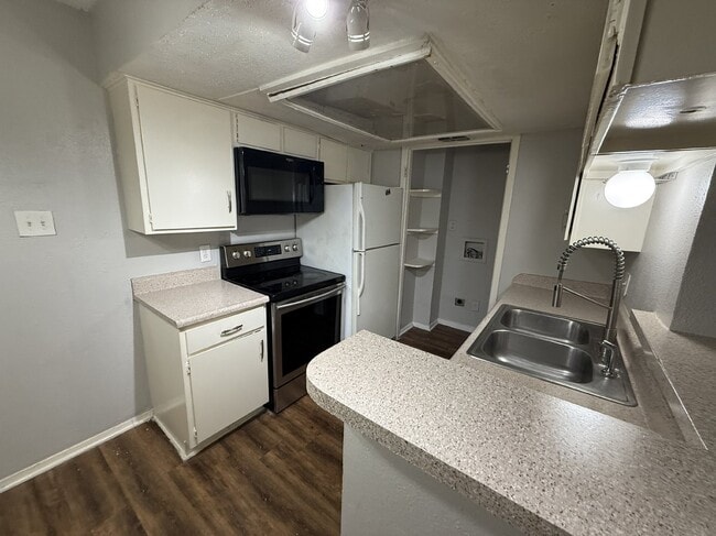 Photo - 7152 Fair Oaks Ave