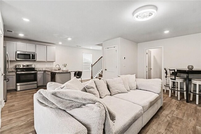 Photo - 3528 Station Dr