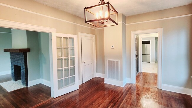 Building Photo - Dupont Duplex