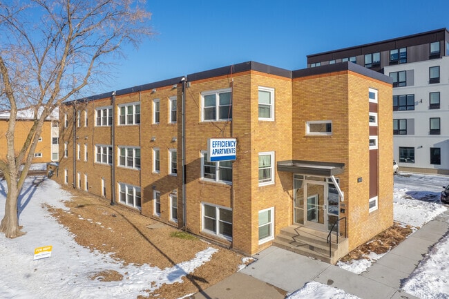 Building Photo - Richlyn