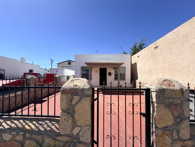 Photo - 2221 Bassett Ave