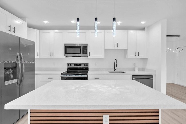 2572 NW 20th St