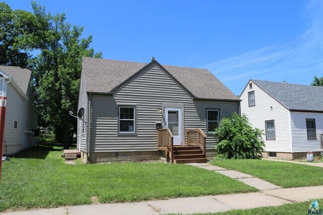 Building Photo - 733 S Glendale Ave Rental
