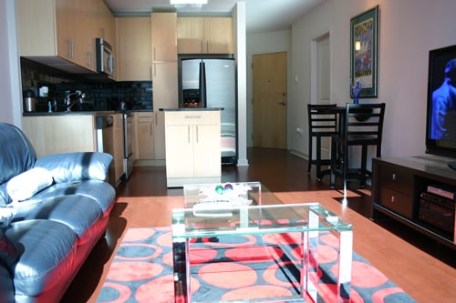 Sala de estar soleada - 210 N Church St Unidad 1805