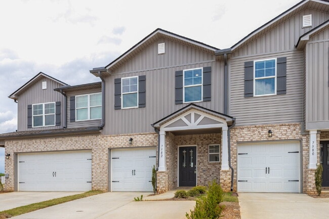 Building Photo - 7589 Discovery Pt Dr NW