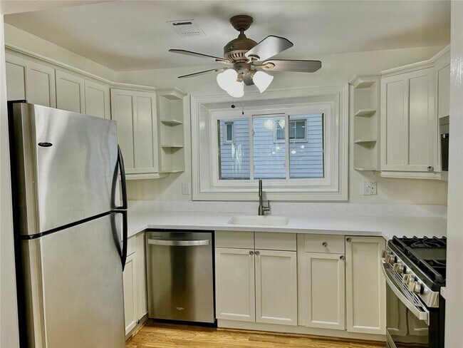 Photo - 835 Glendale Terrace NE