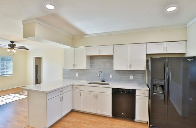 Photo - 2421 W Anderson Ave