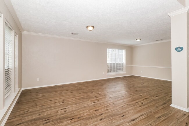Photo - 17116 Valley Glen Rd
