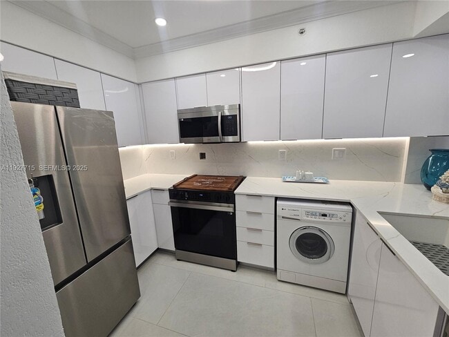 Photo - 2501 S Ocean Dr Unidad L17 (available Dec 9)