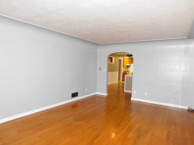 Photo - 4Bd/1.5Ba Two Story Home - Available End o...