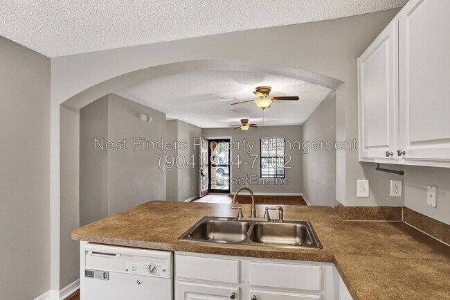336 Redwood Ln