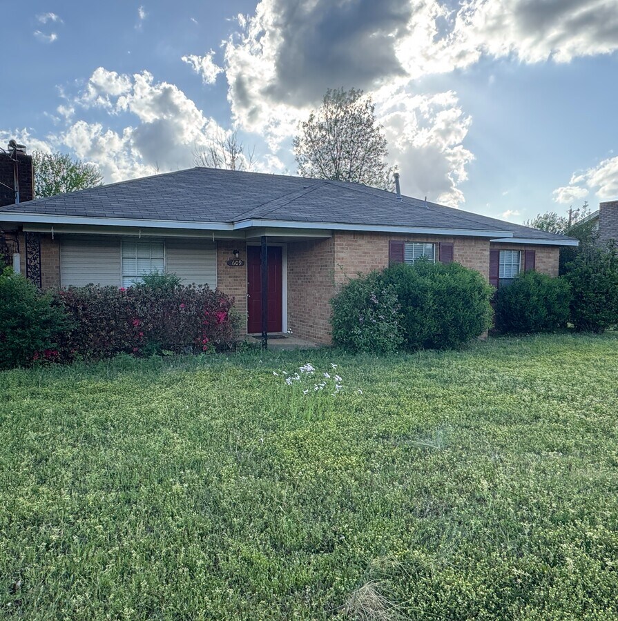 Photo - 1609 Deatsville Hwy