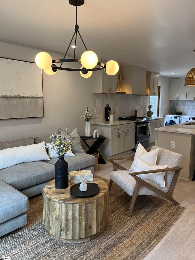 Photo - 410 Birnie St