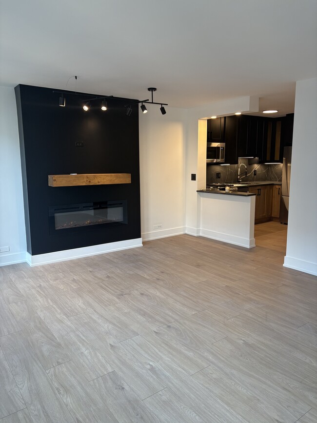 Building Photo - 1 E Scott St Unit 601