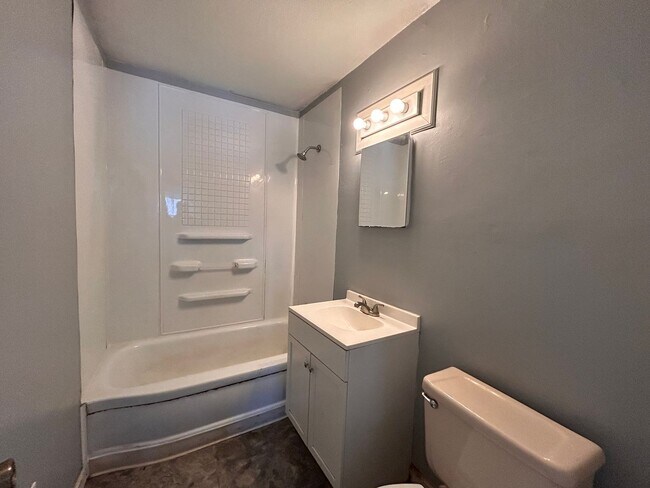 Photo - Cute 3 Bed 1 Bath Home -SECTION 8 APPROVED!