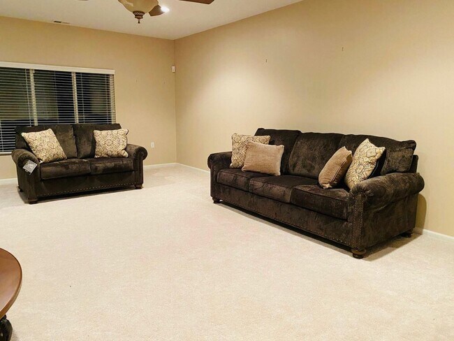 Photo - Nice Sterling Creek condo in Utica school....