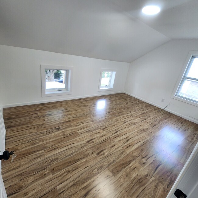 40 Ferry St