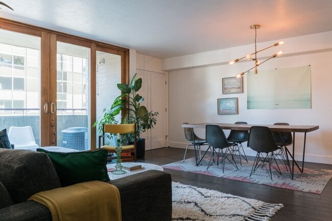 Photo - 230 E Broadway Unit Apt 406