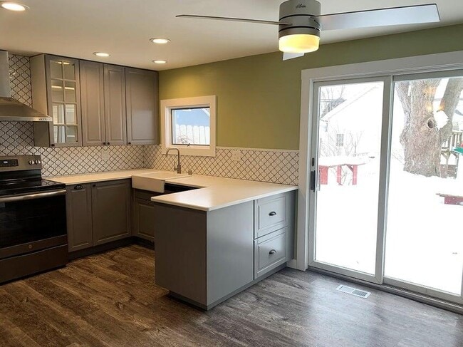 Photo - 930 Henry St