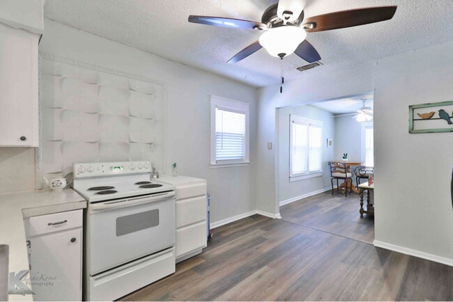 Photo - 1982 Santos St