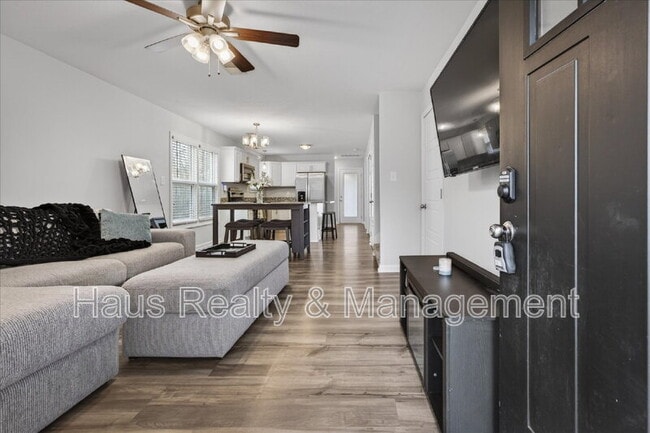 Photo - 409 Hillside Dr