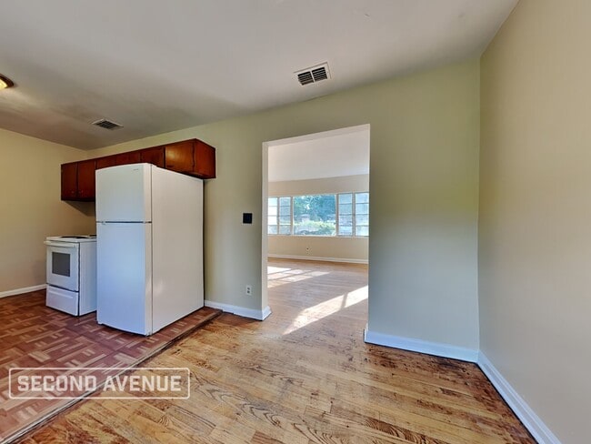 Photo - 1975 Rugby Rd