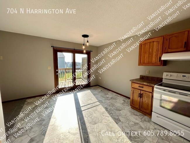 Photo - 704 N Harrington Ave