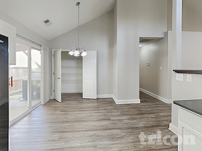 Photo - 4818 Samuel Richard St