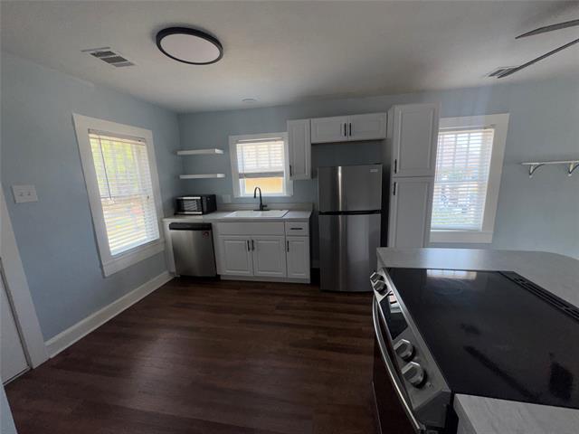 Photo - 722 Lakey St