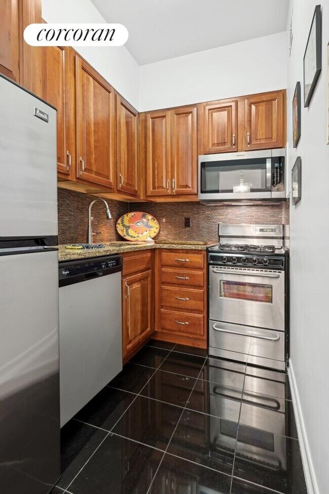 Photo - 114 E 27th St